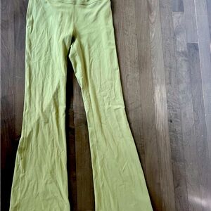 Women's Lululemon bell bottom yoga leggings